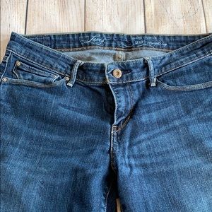 Levi’s Demi curve 29 x 34 straight leg